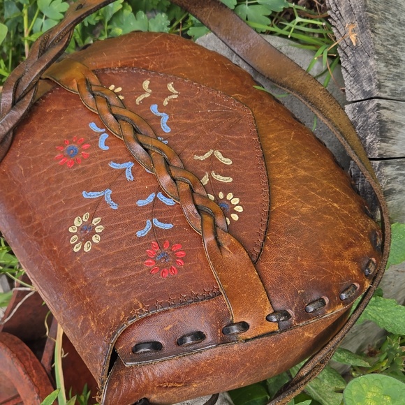 VINTAGE 60s Boho Hand tooled Cowhide Leather Shoulder bag - Picture 3 of 16